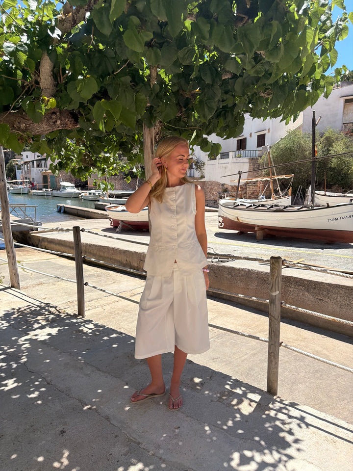 Nora Linen Bermuda Shorts - White