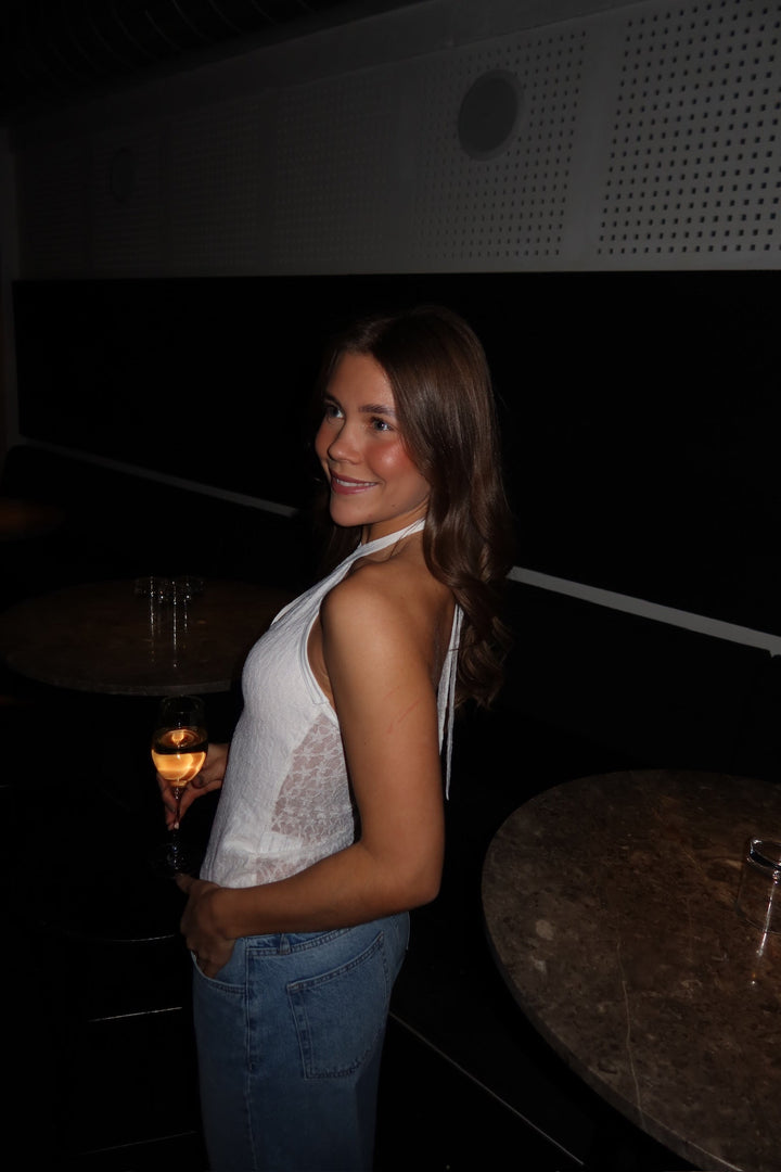 Odine kanten top met gekruiste halslijn - wit