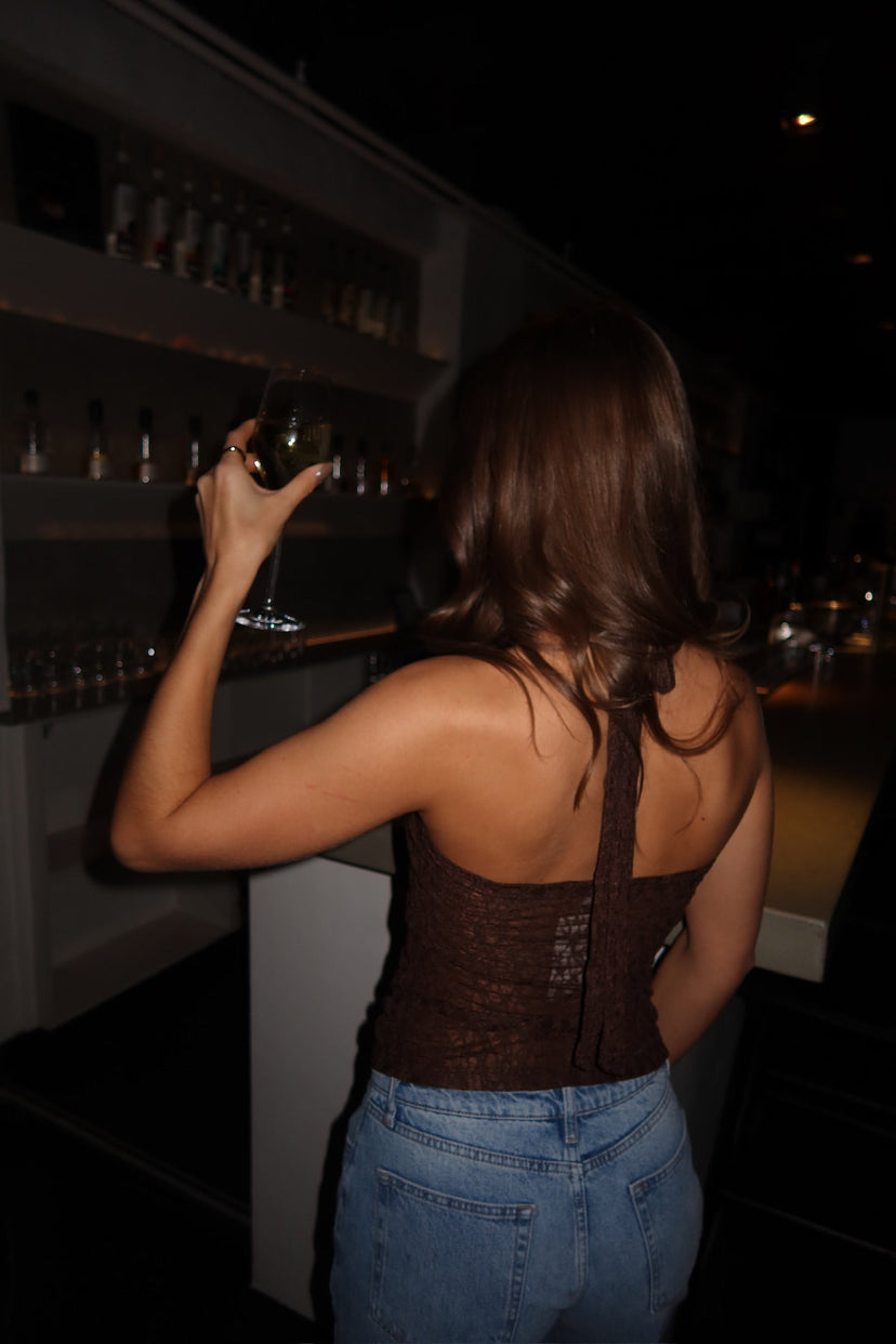 Odine kanten top met gekruiste halslijn - Espressobruin