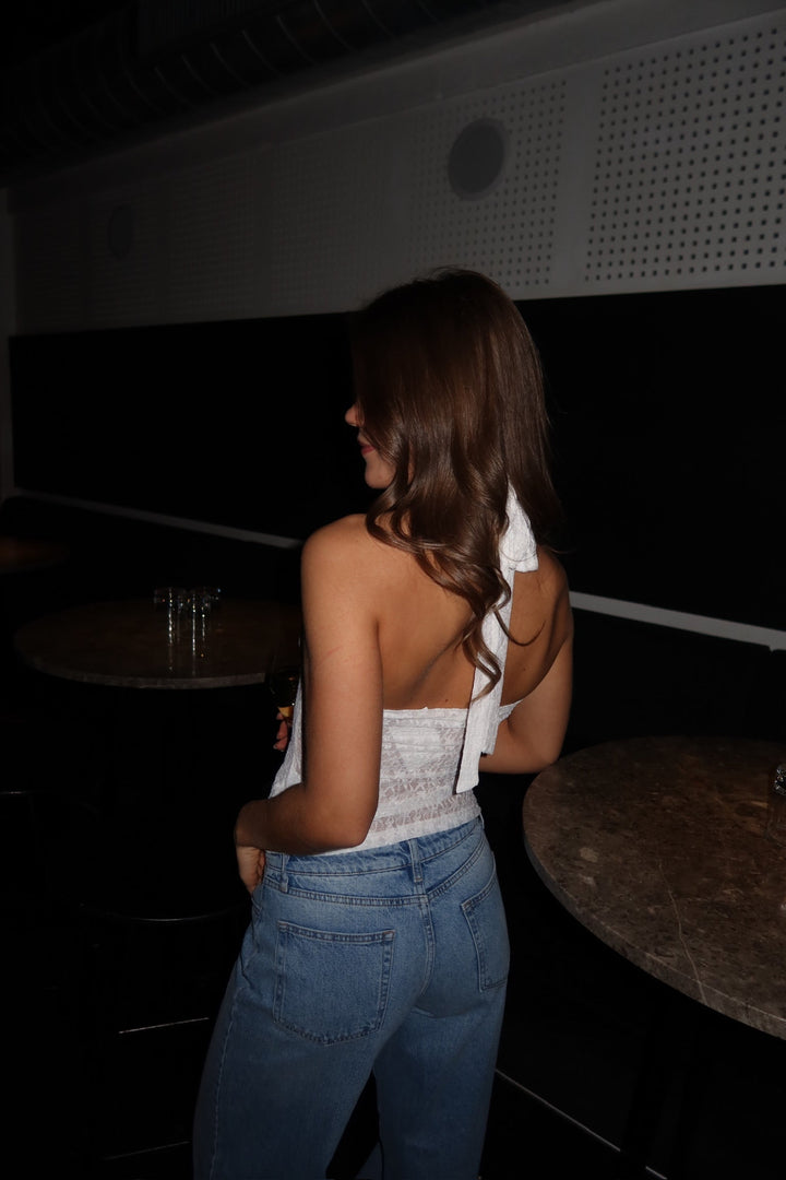 Odine kanten top met gekruiste halslijn - wit