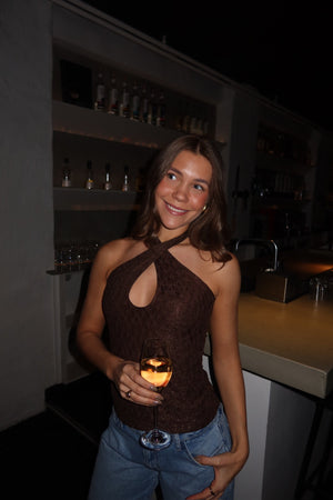 Odine kanten top met gekruiste halslijn - Espressobruin