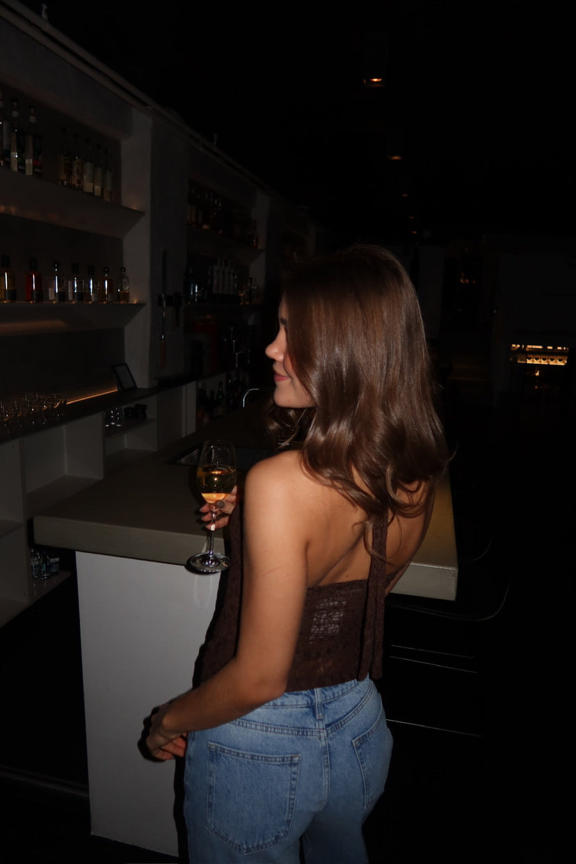 Odine kanten top met gekruiste halslijn - Espressobruin