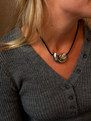 Signe Shell Cord Necklace - Stainless Steel