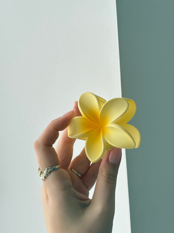 Grijze bloem haarclip - Matgeel